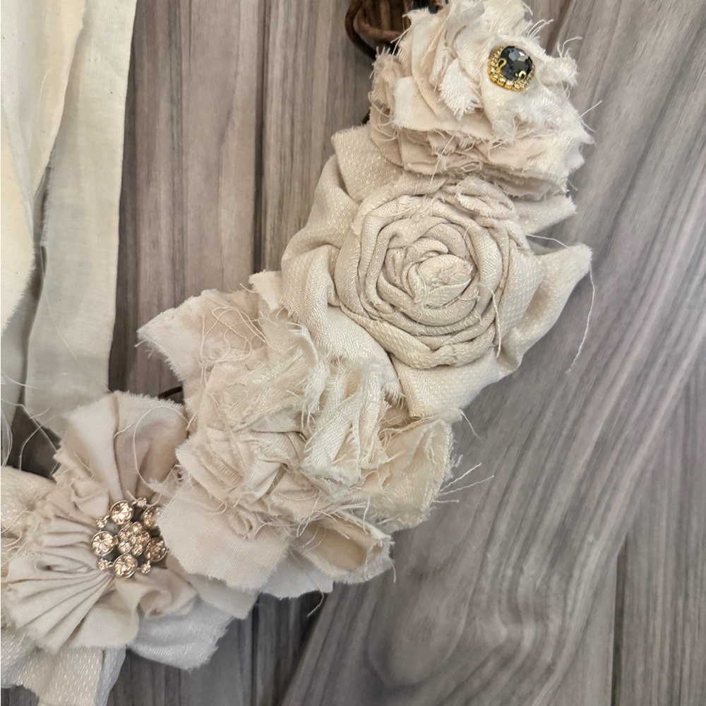 Floral Wreath with Cream Flowers and Bow - Picture 5 of 11